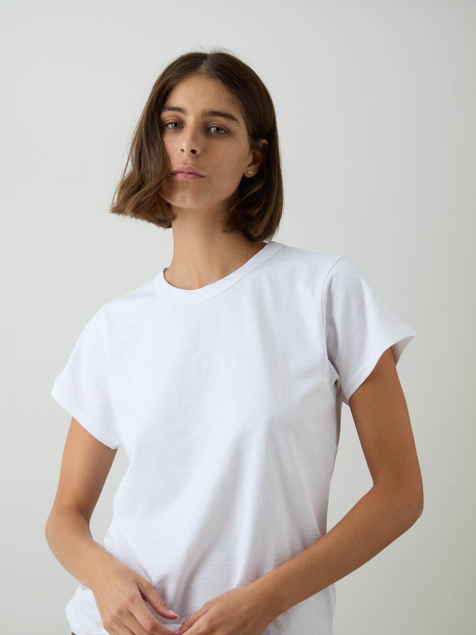 החולצה האורגנית צווארון עגול - לבן