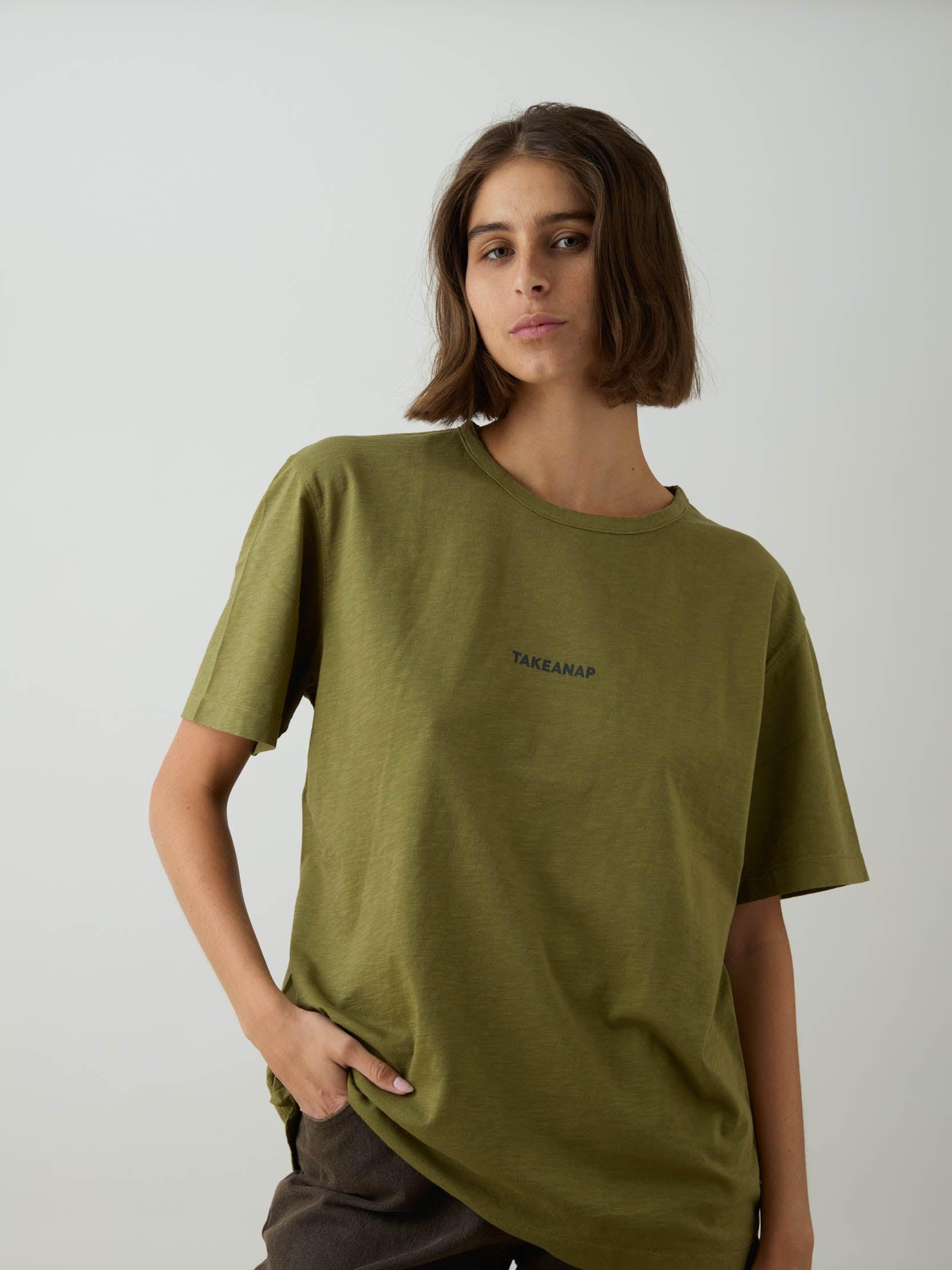 החולצה האורגנית יוניסקס - זית