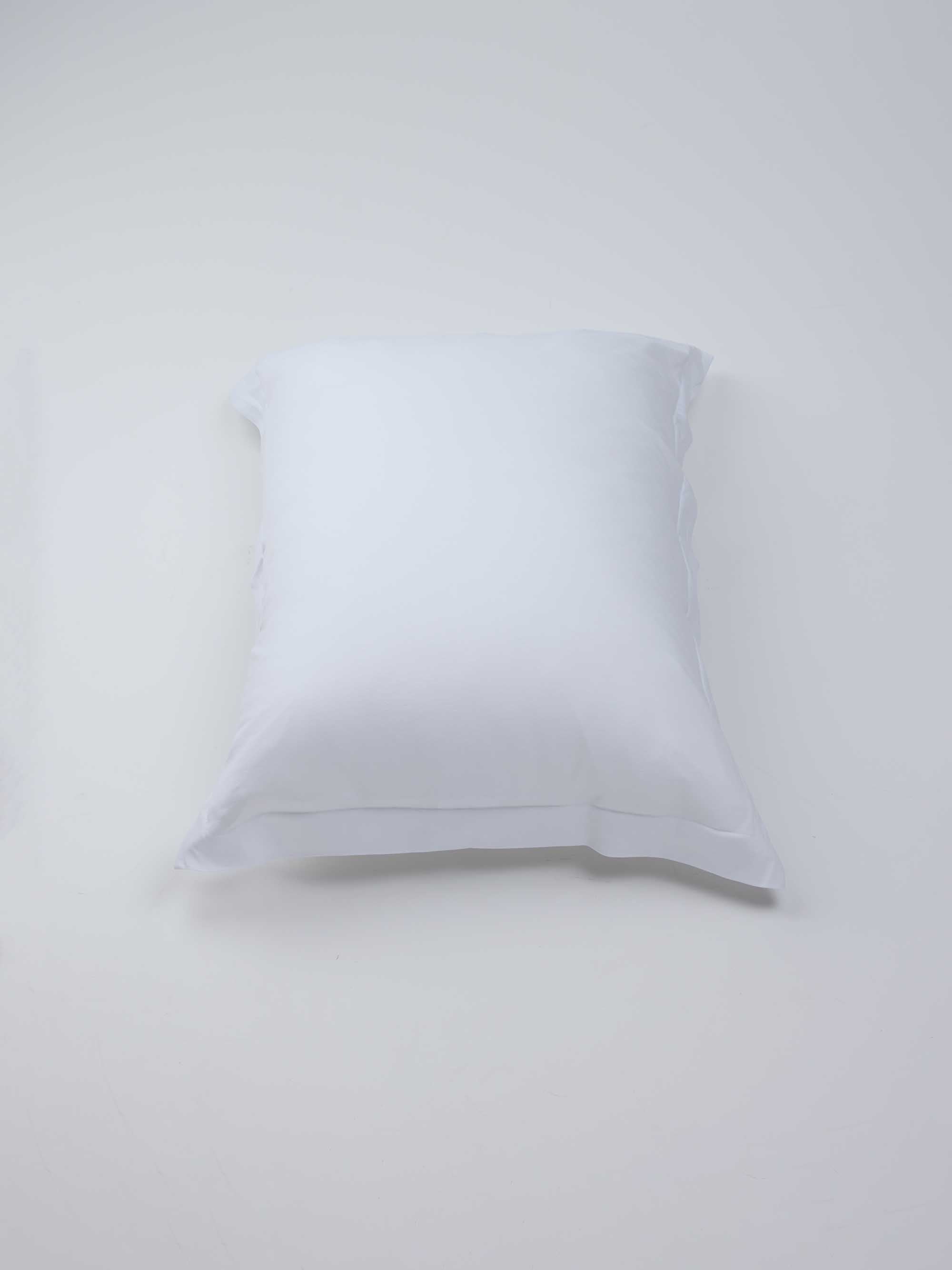 TAKEANAP Oxford jersey pillowcase in white on a pillow