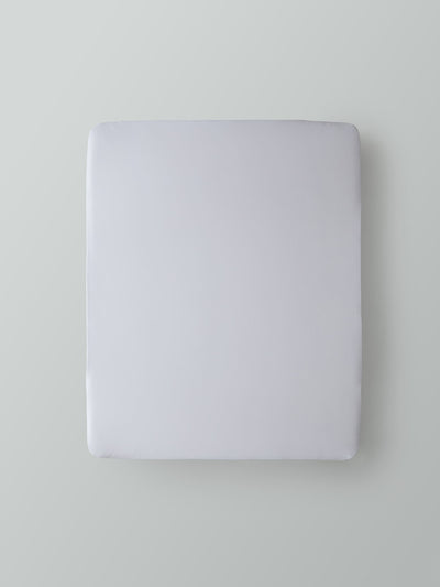 TAKEANAP 600TC sateen fitted sheet in white on a neatly made bed