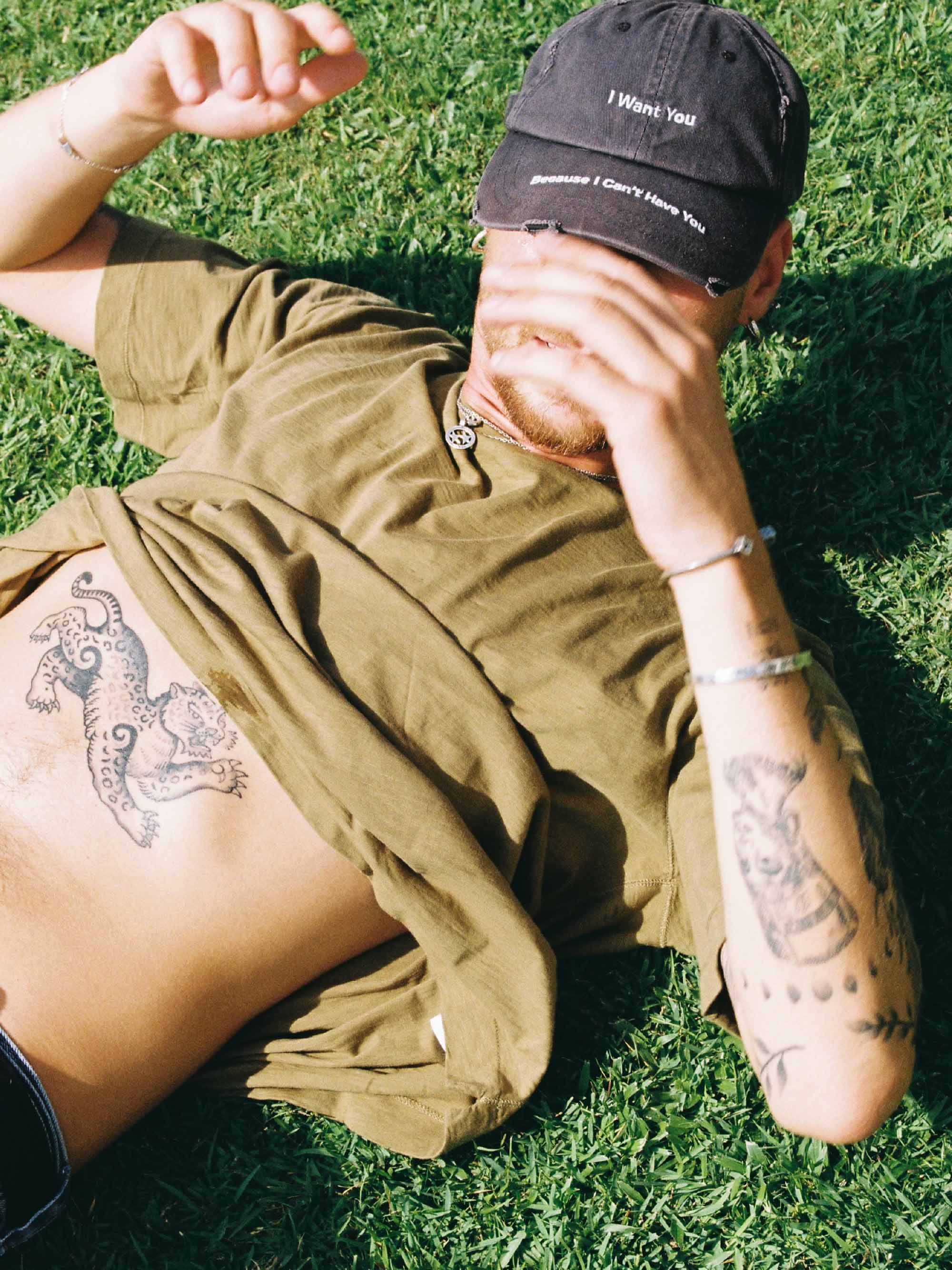 החולצה האורגנית יוניסקס - זית