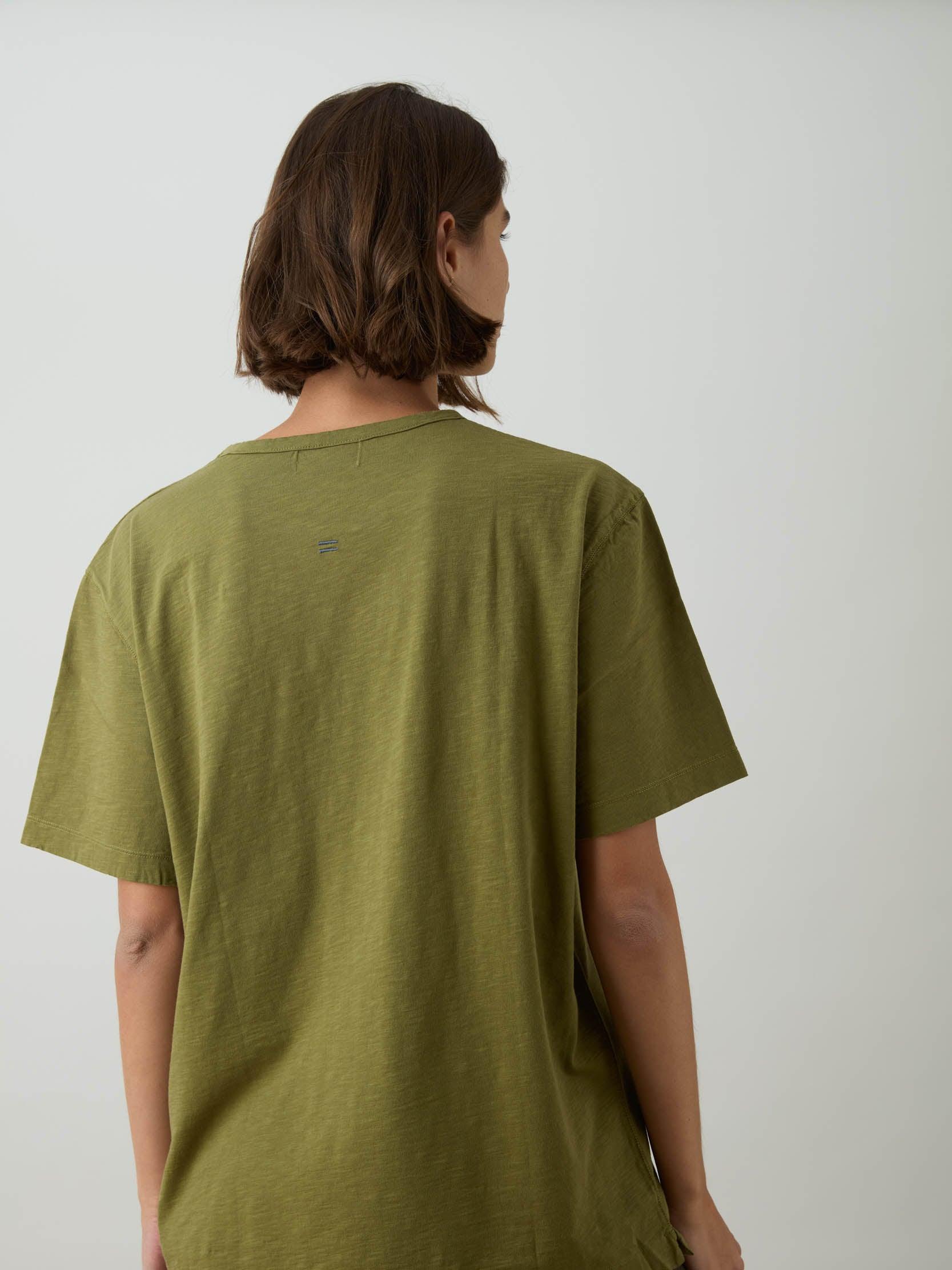 החולצה האורגנית יוניסקס - זית