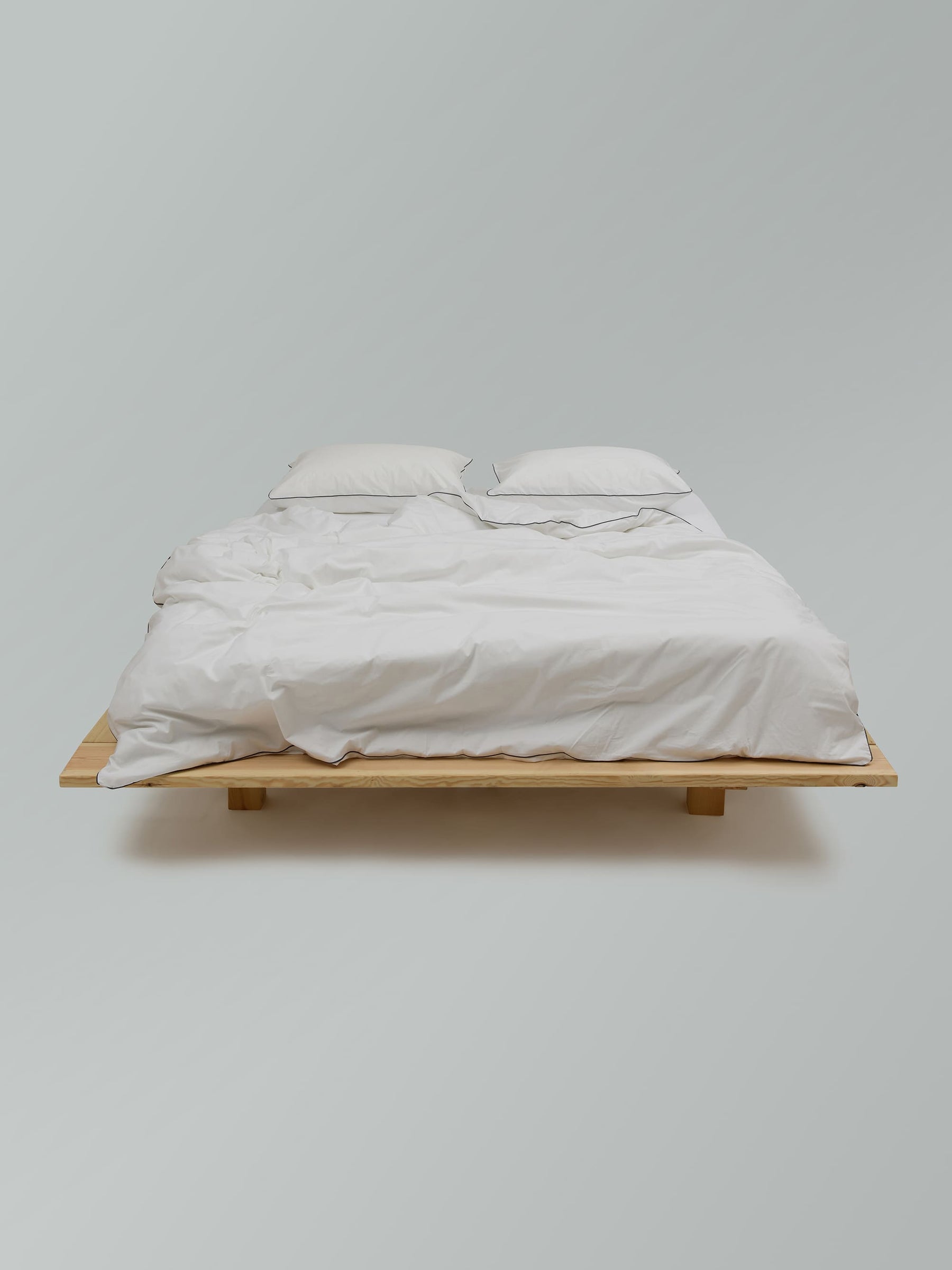 600 TC Cotton Sateen Duvet Cover Set – White with Grey Piping